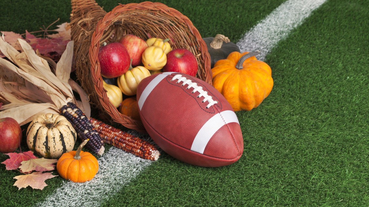 15 Useful Phrases To Yell At Thanksgiving Football Autostraddle
