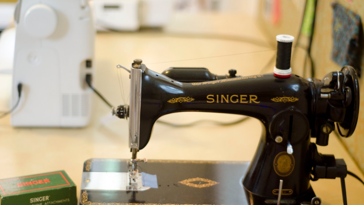 Sew at Home Mummy: Oh man, these are cute - have you seen them? Retro  Singer sewing machines