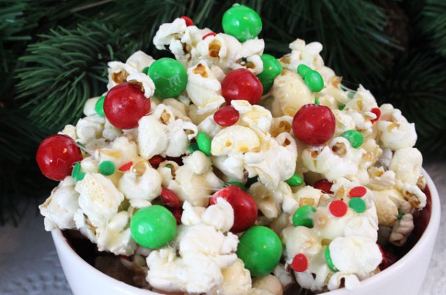 09-santa-crunch-christmas-popcorn-main