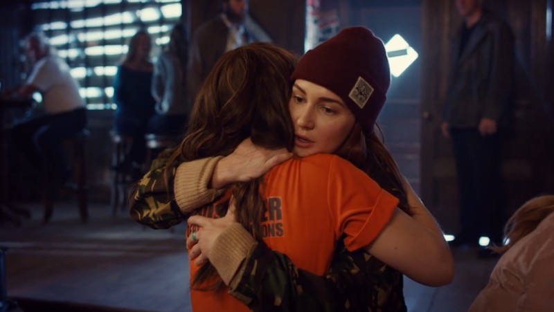 nicole and wynonna hug