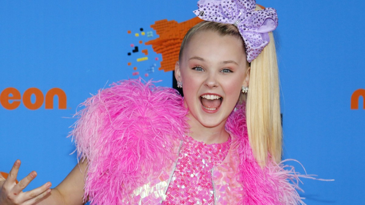 JoJo Siwa Coming Out as Gay Is Great for Kids & Parents – SheKnows