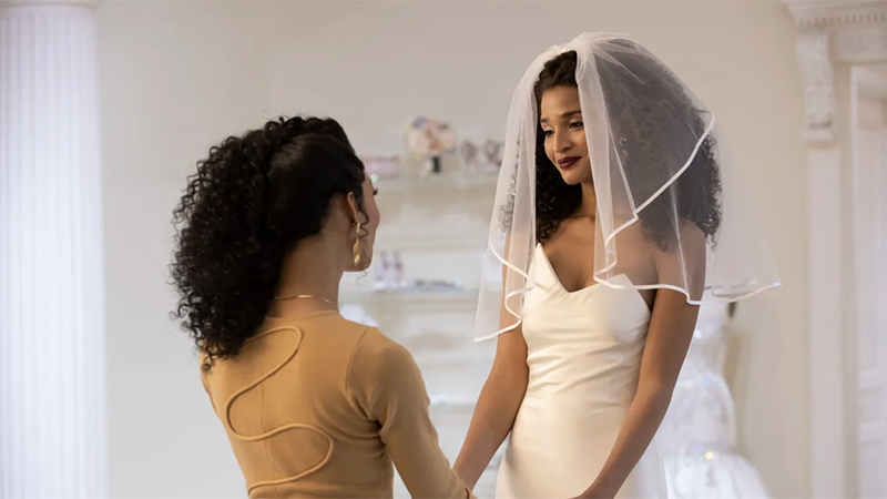 A mother-daughter bridal moment