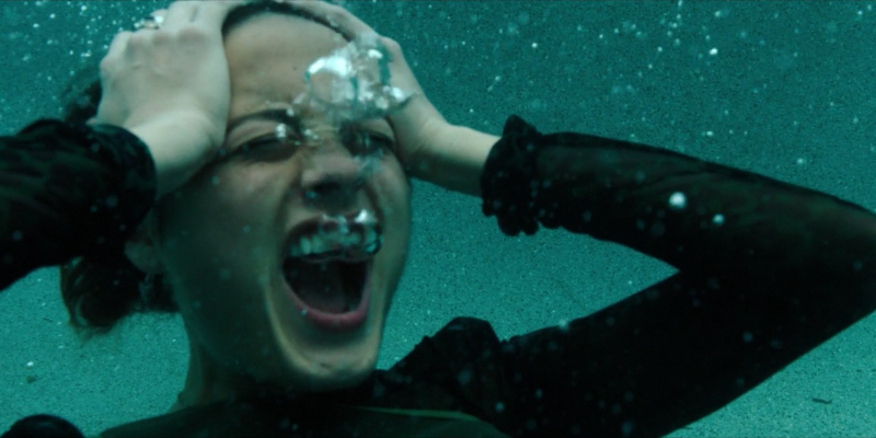 tumblr boy and girl kissing underwater