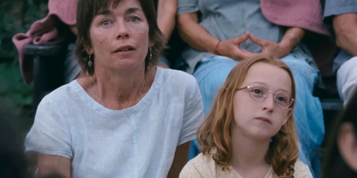Janet Planet: Julianne Nicholson and Zoe Ziegler sit next to each other and watch a performance.