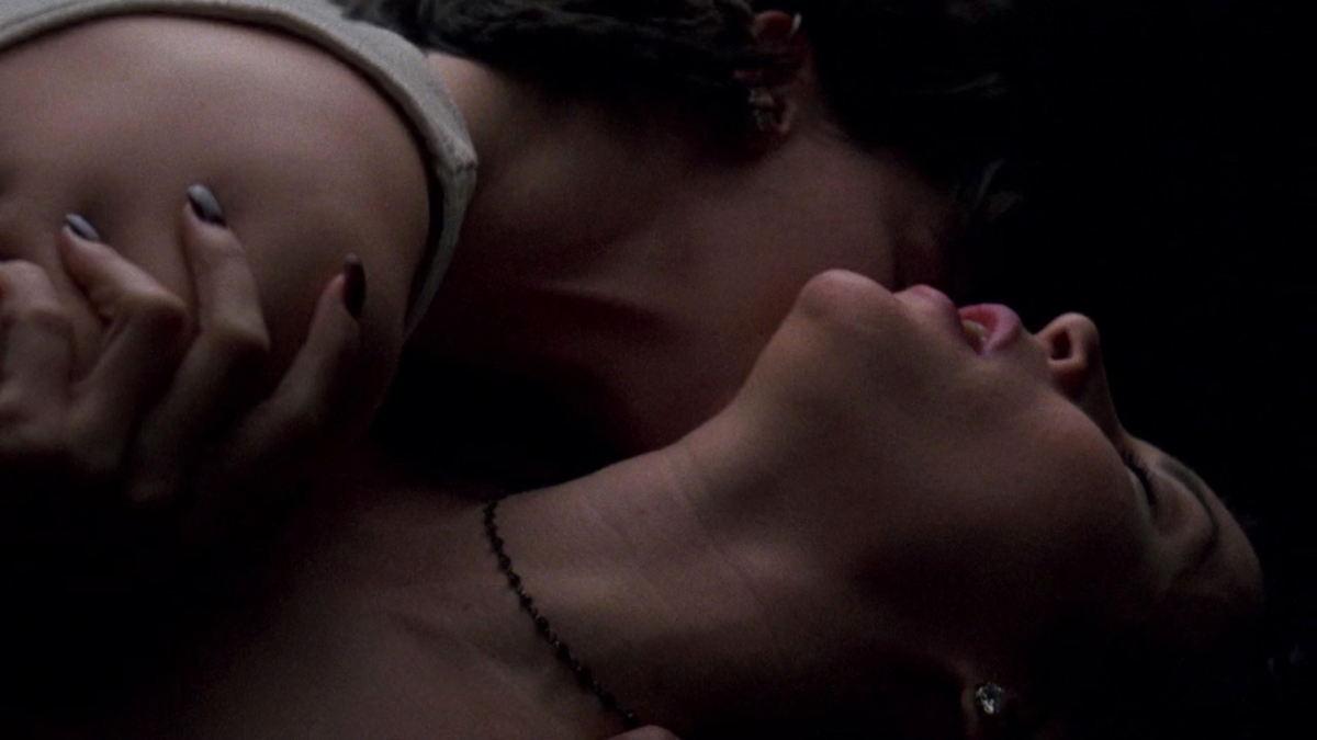 Best lesbian movies #1: Jennifer Tilly grabs Gina Gershon's shoulder as she kisses her neck.