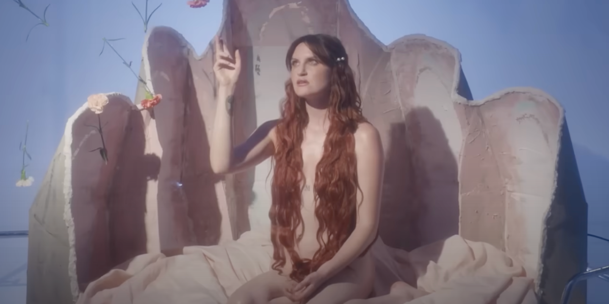 Katie Gavin imitating the Birth of Venus in her music video for Aftertaste