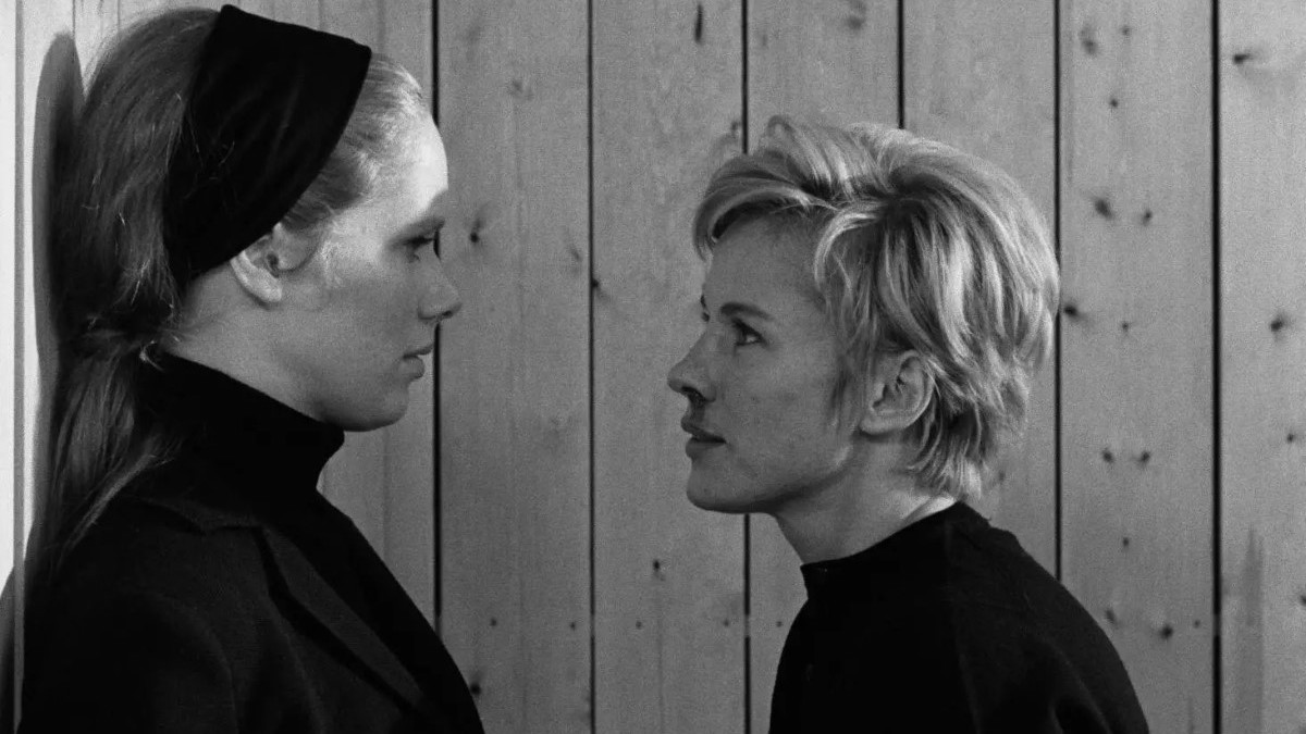 Bibi Andersson with a blood nose confronts Liv Ullmann 
