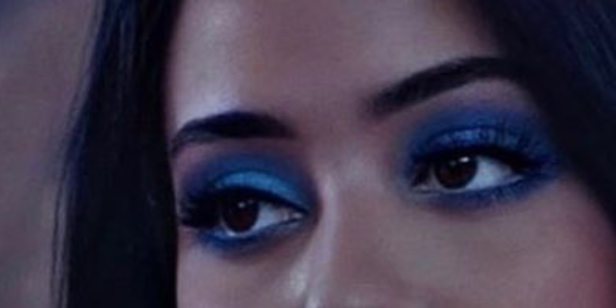 Maddy in Euphoria with blue eyeshadow