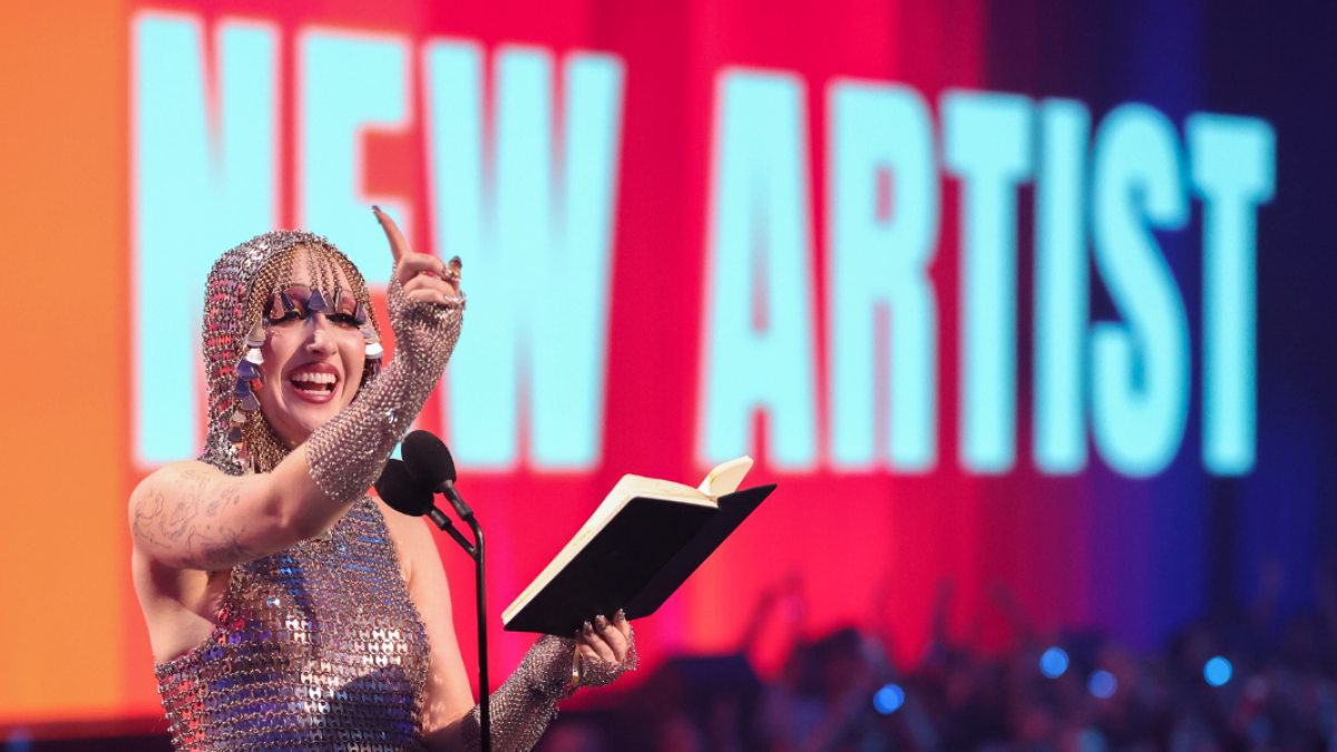 Chappell Roan dedicates her VMA victory to drag artists