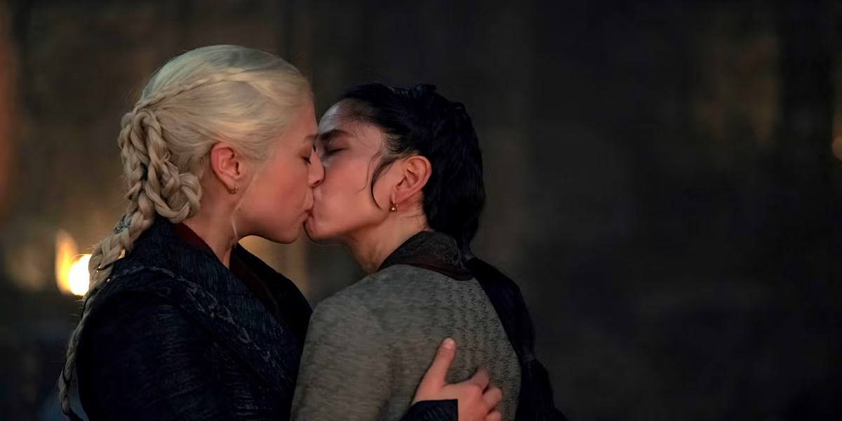 Lady Mysaria and the Queen of Dragonstone kiss.