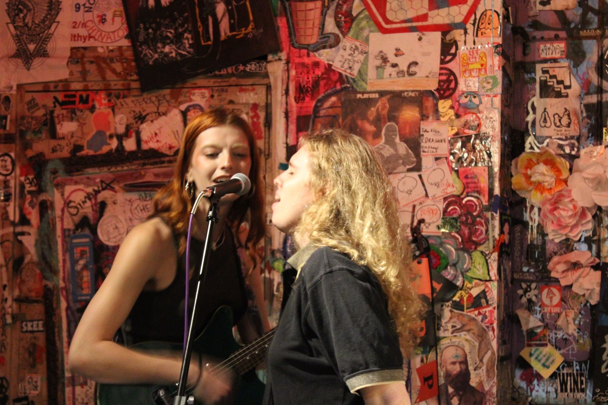 Violet (left) and Sunny (right) performing together at Tattooed Mom in Philadelphia. Photo by Ezra Noel.