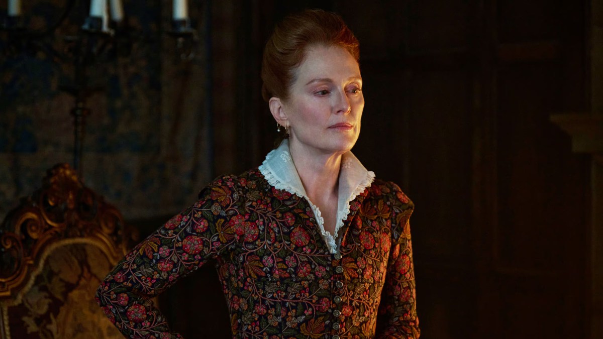 Julianne Moore looks upset as Mary Villiers