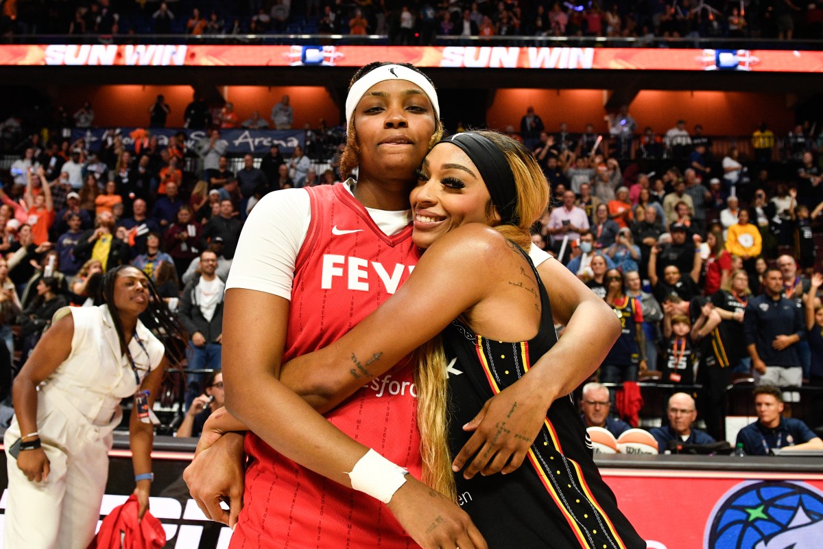 D'Jonai Carrington and NaLyssa smith after the Suns-Fever game