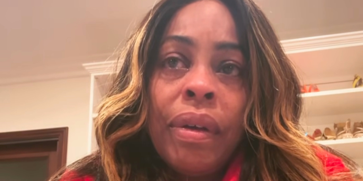 Niecy Nash crying